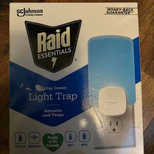 Raid Essentials Flying Insect Light Trap Starter Kit, 1 Device + 1 Refill